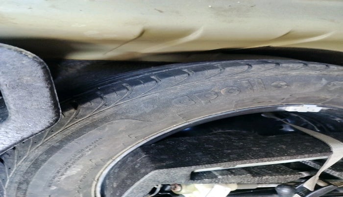 2013 Skoda Rapid ACTIVE 1.6 MPI MT PLUS, Petrol, Manual, 1,03,033 km, tyre