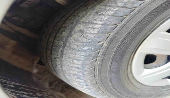 2013 Skoda Rapid ACTIVE 1.6 MPI MT PLUS, Petrol, Manual, 1,03,033 km, tyre