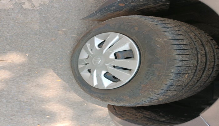 2014 Maruti Swift Dzire VXI, CNG, Manual, 1,05,388 km, tyre