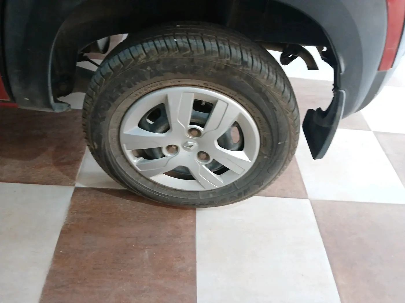 2017 Renault Kwid RXT 0.8, Petrol, Manual, 54,586 km, tyre