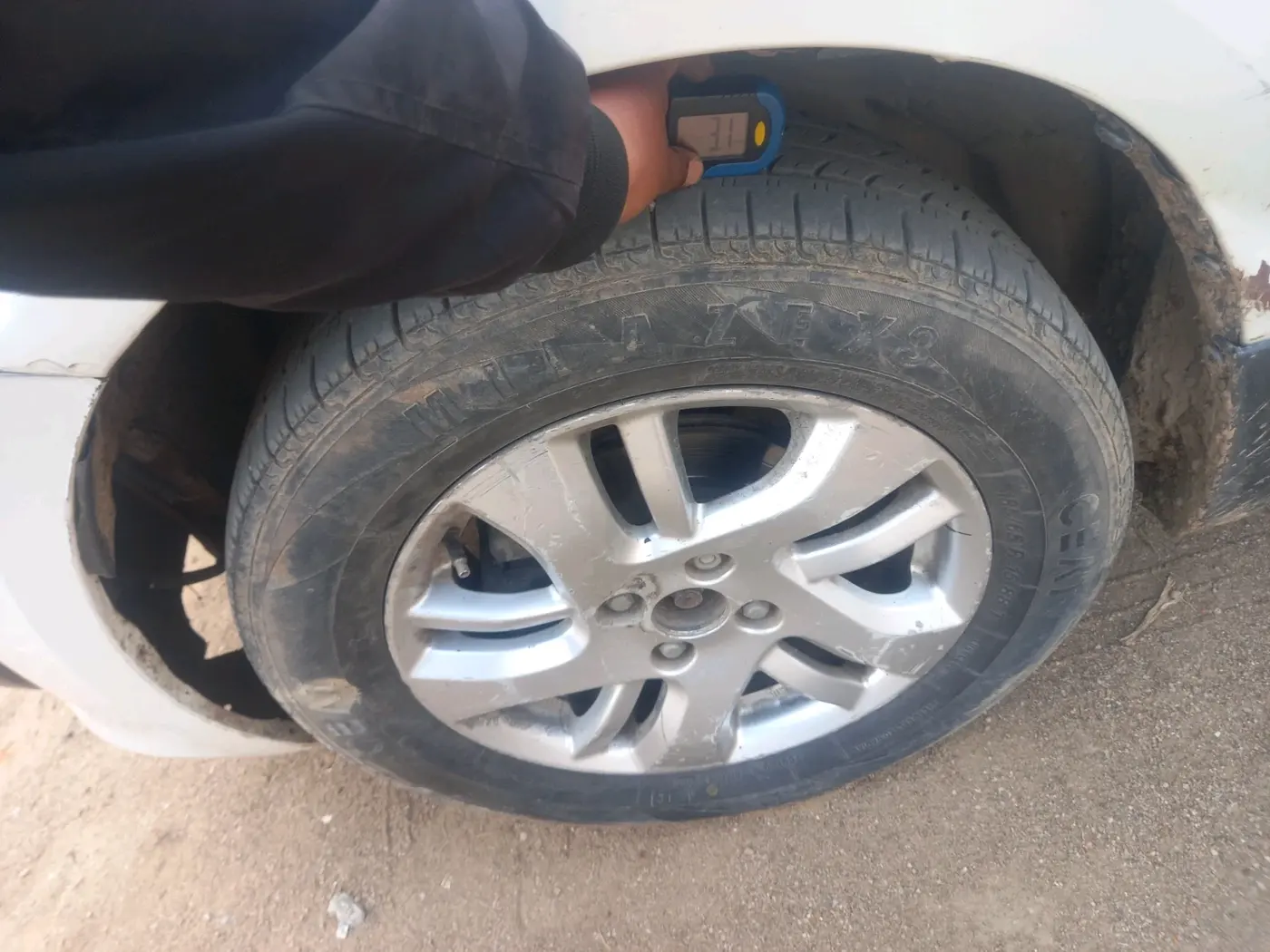 2012 Maruti Swift Dzire ZDI, Diesel, Manual, 1,13,000 km, tyre