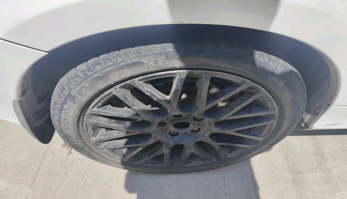 2018 Volvo S60 Momentum D4, Diesel, Automatic, 90,163 km, tyre