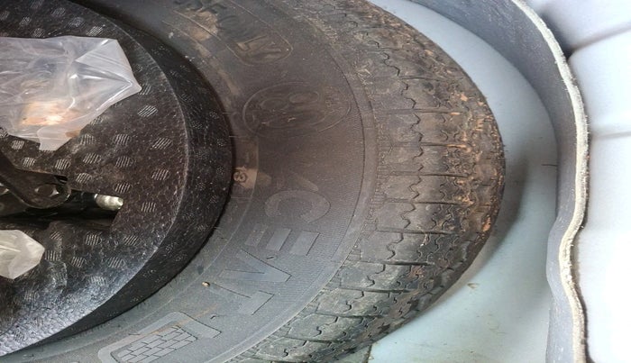 2024 Mahindra XUV 3XO MX3 1.2 L TCMPFi, Petrol, Manual, 10,868 km, tyre