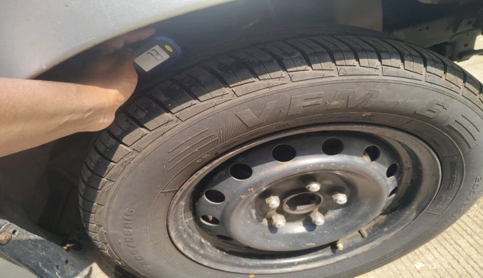 2011 Toyota Innova 2.5 G2 7STR, Diesel, Manual, 1,32,416 km, tyre