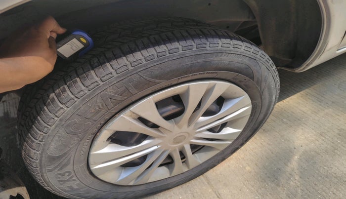 2011 Toyota Innova 2.5 G2 7STR, Diesel, Manual, 1,32,416 km, tyre