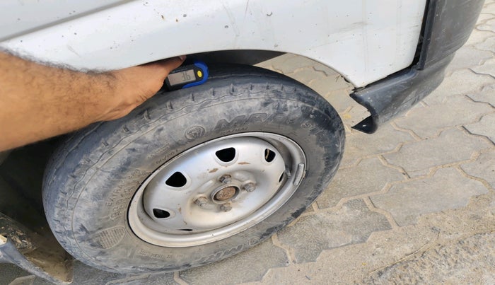 2014 Maruti Eeco 5 STR WITH A/C+HTR, CNG, Manual, 1,07,913 km, tyre