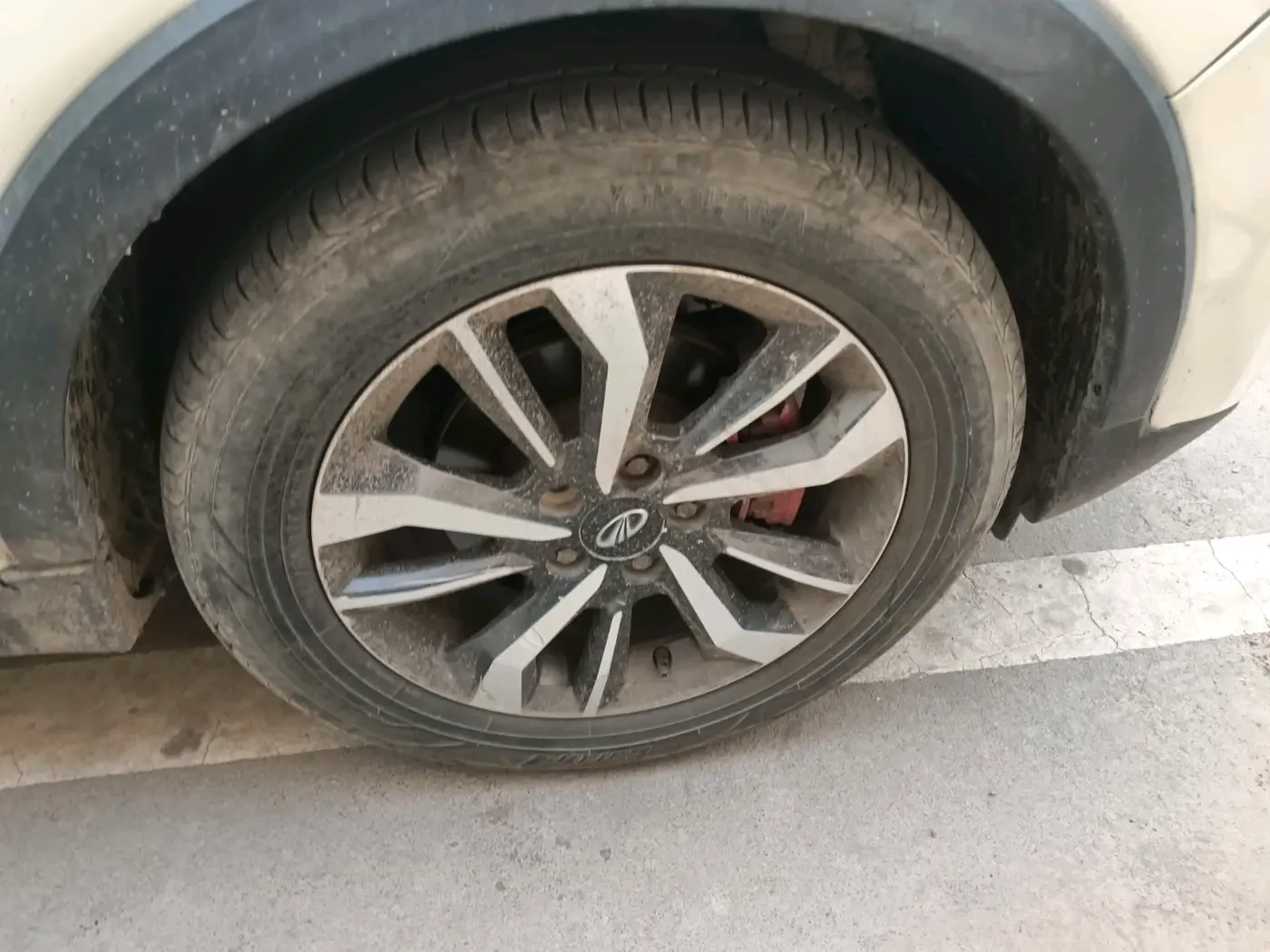 2019 Mahindra XUV300 W8 (O) 1.5 DIESEL, Diesel, Manual, 1,43,574 km, tyre