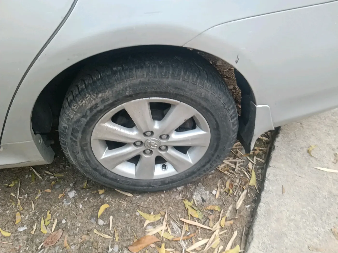 2012 Toyota Corolla Altis G PETROL, Petrol, Manual, 1,73,093 km, tyre