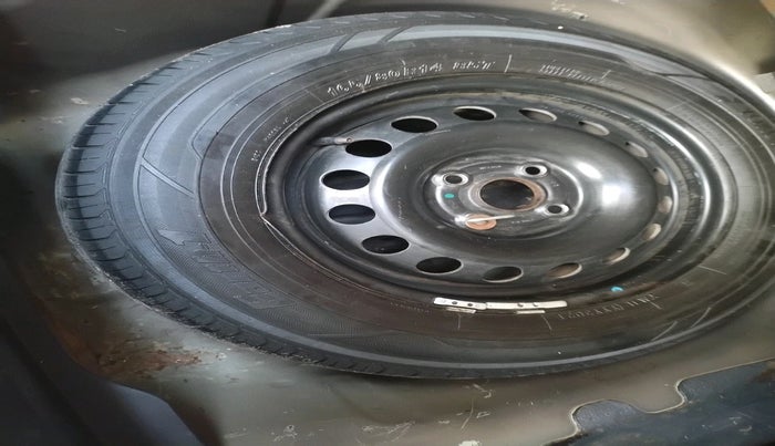 2016 Maruti Swift Dzire VDI, Diesel, Manual, 1,05,167 km, tyre