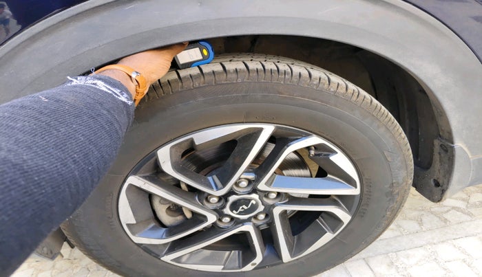 2022 KIA CARENS LUXURY PLUS 1.4 PETROL DCT 6 STR, Petrol, Automatic, 60,662 km, tyre