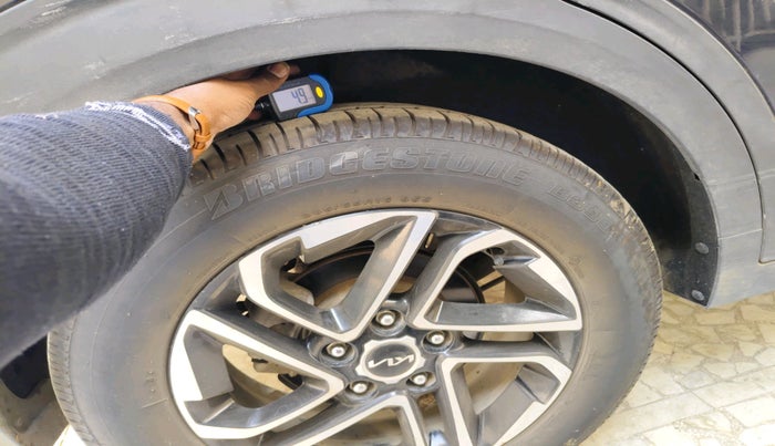 2022 KIA CARENS LUXURY PLUS 1.4 PETROL DCT 6 STR, Petrol, Automatic, 60,662 km, tyre