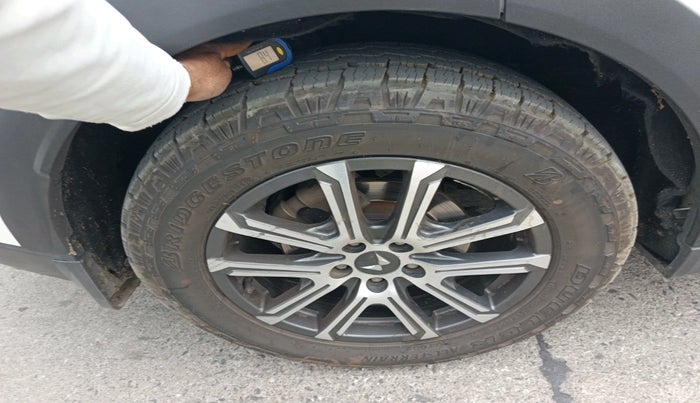 2021 Mahindra XUV700 AX 7 D MT 7 STR, Diesel, Manual, 73,260 km, tyre