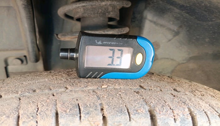 2017 Renault Kwid RXT 1.0 AMT, Petrol, Automatic, 1,10,561 km, tyre