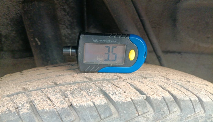 2017 Renault Kwid RXT 1.0 AMT, Petrol, Automatic, 1,10,561 km, tyre