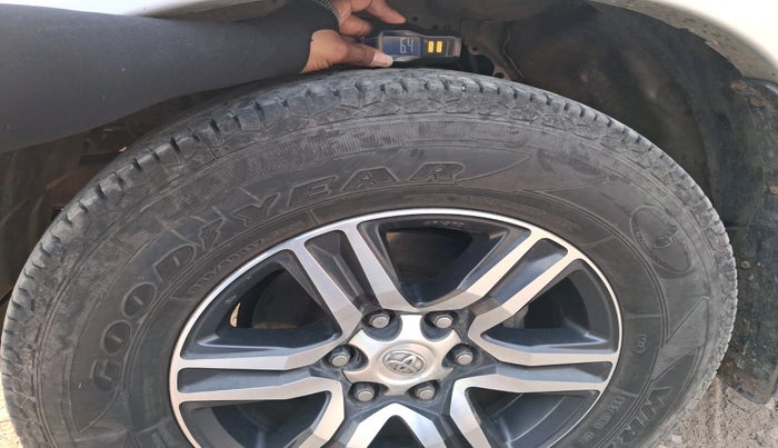 2011 Toyota Fortuner 3.0 4X4 MT, Diesel, Manual, 2,25,593 km, tyre