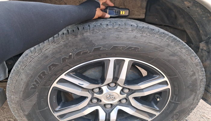 2011 Toyota Fortuner 3.0 4X4 MT, Diesel, Manual, 2,25,593 km, tyre