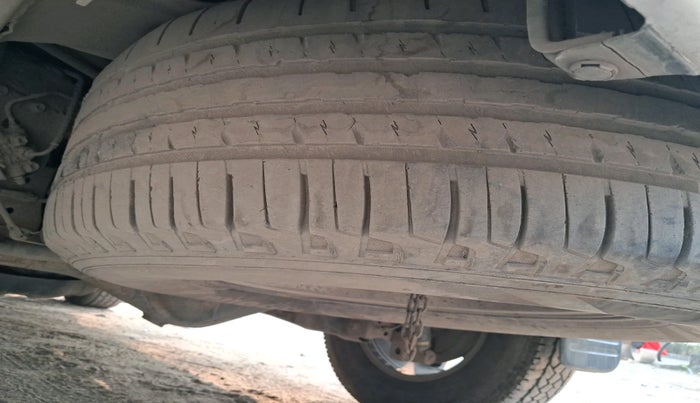 2011 Toyota Fortuner 3.0 4X4 MT, Diesel, Manual, 2,25,593 km, tyre