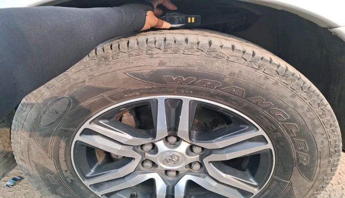 2011 Toyota Fortuner 3.0 4X4 MT, Diesel, Manual, 2,25,593 km, tyre