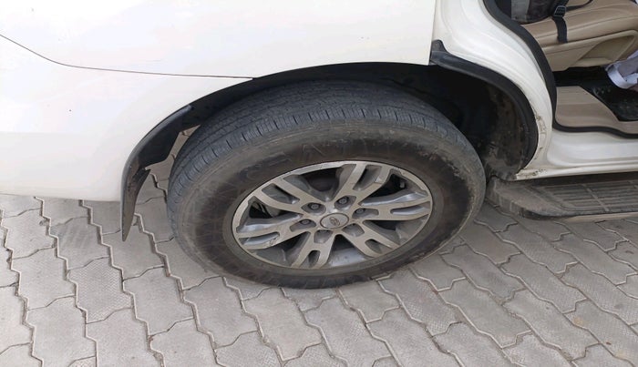 2018 Ford Endeavour TITANIUM 3.2 4X4 AT, Diesel, Automatic, 1,43,274 km, tyre