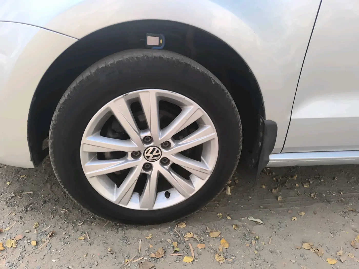 2014 Volkswagen Polo HIGHLINE1.2L, Petrol, Manual, 90,272 km, tyre