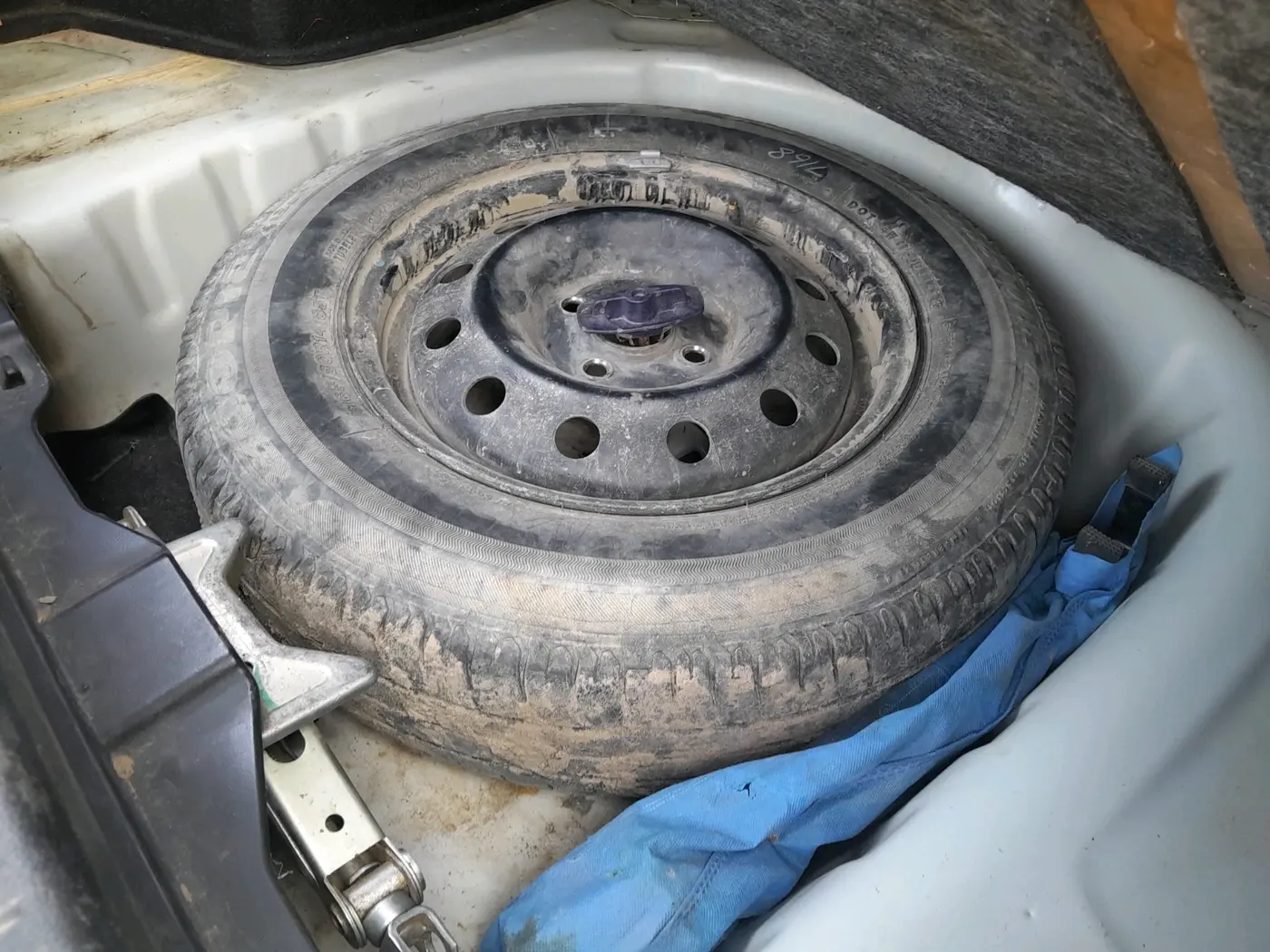 2018 Maruti Dzire VXI, Petrol, Manual, 47,312 km, tyre