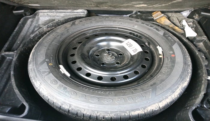 2017 Jeep Compass LIMITED 1.4 PETROL AT, Petrol, Automatic, 1,33,280 km, tyre