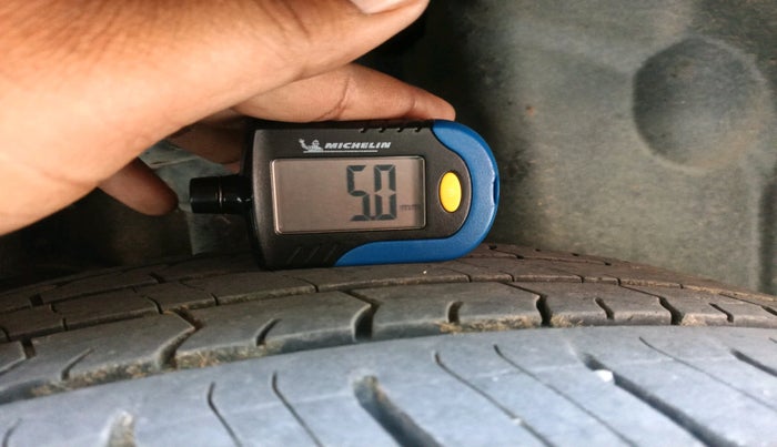 2017 Jeep Compass LIMITED 1.4 PETROL AT, Petrol, Automatic, 1,33,280 km, tyre