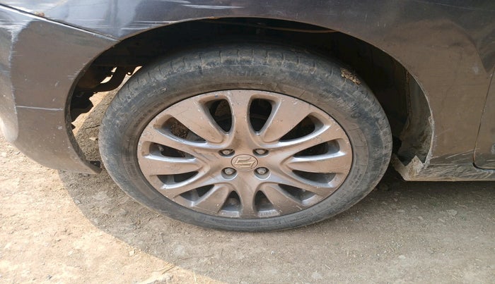 2017 Maruti Baleno ALPHA PETROL 1.2, CNG, Manual, 1,14,152 km, tyre