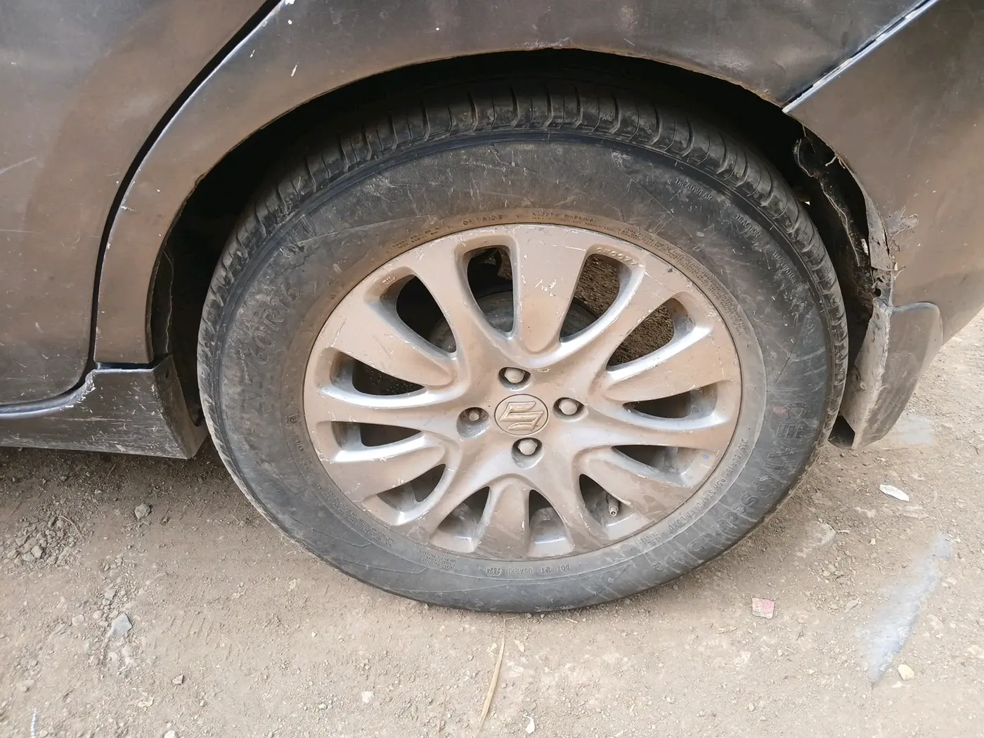 2017 Maruti Baleno ALPHA PETROL 1.2, CNG, Manual, 1,14,152 km, tyre