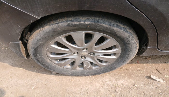 2017 Maruti Baleno ALPHA PETROL 1.2, CNG, Manual, 1,14,152 km, tyre