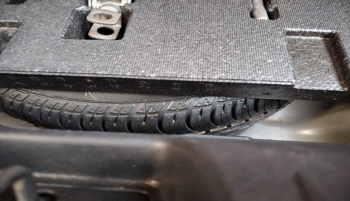 2011 Honda Civic 1.8L I-VTEC V MT, Petrol, Manual, 1,00,410 km, tyre