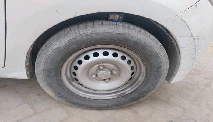 2016 Hyundai Xcent S 1.2, CNG, Manual, 1,99,774 km, tyre