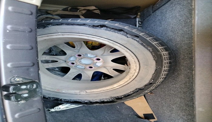 2013 Honda Brio VX AT, Petrol, Automatic, 45,883 km, tyre