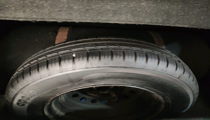 2018 Maruti Swift VXI, CNG, Manual, 64,694 km, tyre