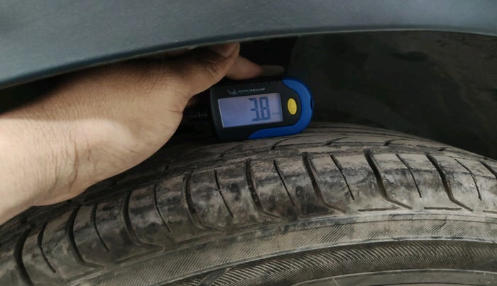 2018 Maruti Swift VXI, CNG, Manual, 64,694 km, tyre