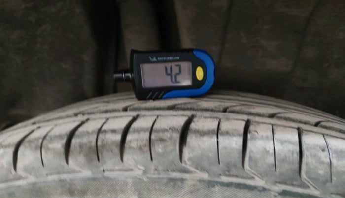 2018 Maruti Swift VXI, CNG, Manual, 64,694 km, tyre