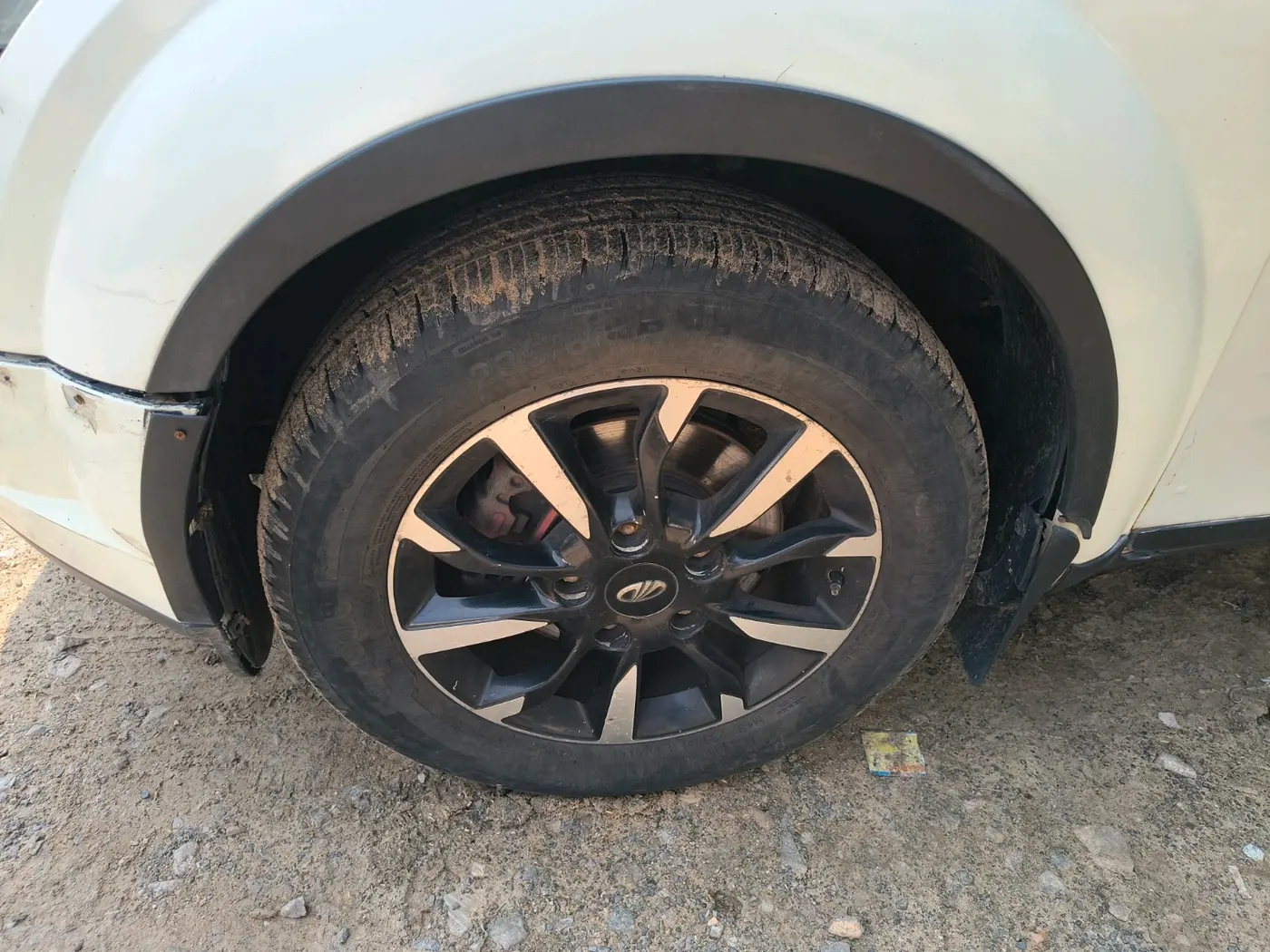 2015 Mahindra XUV500 W6, Diesel, Manual, 2,05,000 km, tyre