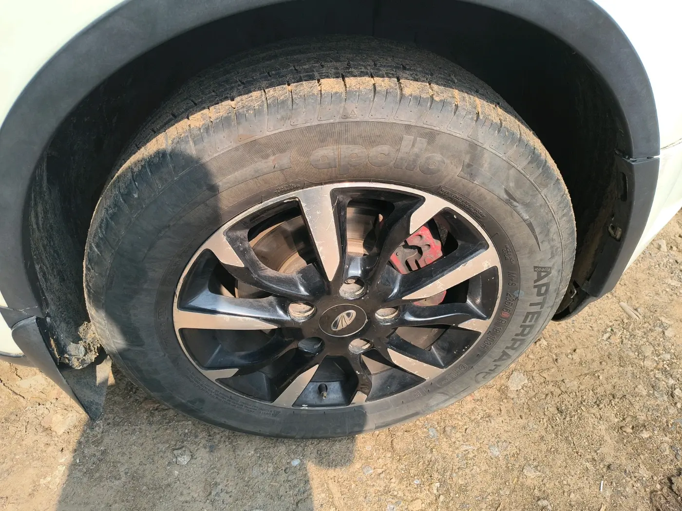 2015 Mahindra XUV500 W6, Diesel, Manual, 2,05,000 km, tyre