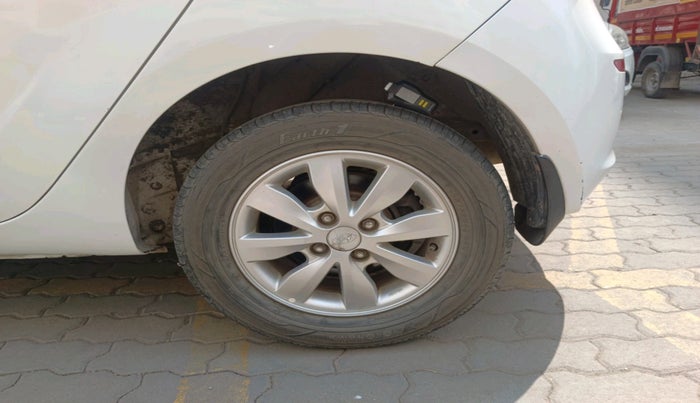 2014 Hyundai i20 SPORTZ 1.4 CRDI, Diesel, Manual, 1,05,572 km, tyre