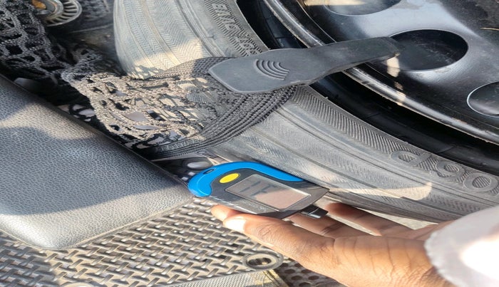 2015 Audi Q5 30 TDI PREMIUM, Diesel, Automatic, 1,06,193 km, tyre