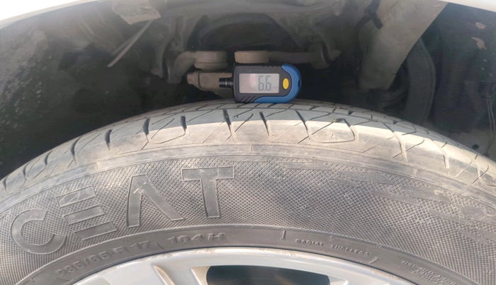 2015 Audi Q5 30 TDI PREMIUM, Diesel, Automatic, 1,06,193 km, tyre