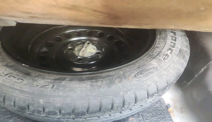 2015 Honda City 1.5L I-VTEC SV, Petrol, Manual, 1,27,476 km, tyre