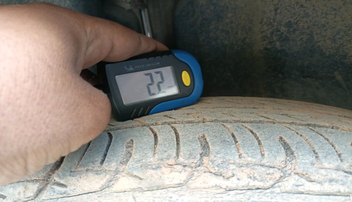 2011 Volkswagen Vento TRENDLINE 1.6, Petrol, Manual, 69,522 km, tyre