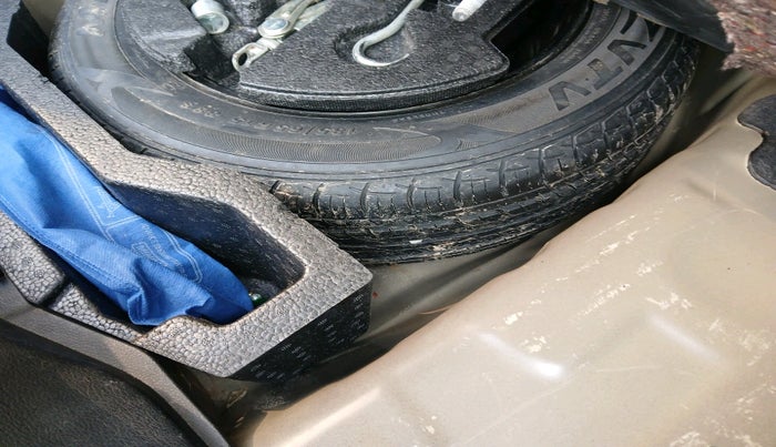 2015 Maruti Ciaz ZXI, Petrol, Manual, 52,967 km, tyre