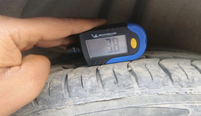 2016 Maruti Ciaz ZXI+ AT, Petrol, Automatic, 86,117 km, tyre