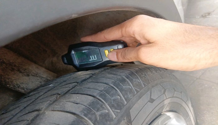 2020 Renault TRIBER RXT, CNG, Manual, 95,238 km, tyre