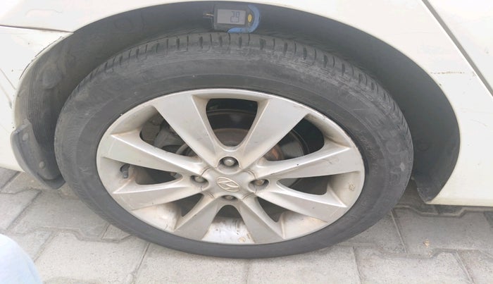 2013 Hyundai Verna FLUIDIC 1.6 VTVT SX OPT, Petrol, Manual, 65,883 km, tyre