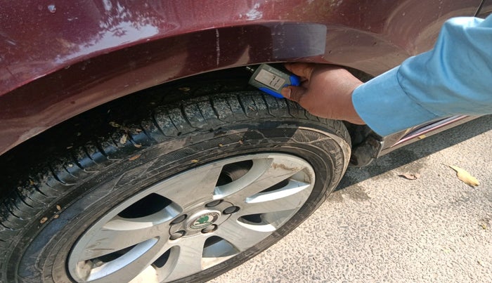 2011 Skoda Superb ELEGANCE 1.8 TSI AT, Petrol, Automatic, 1,51,415 km, tyre