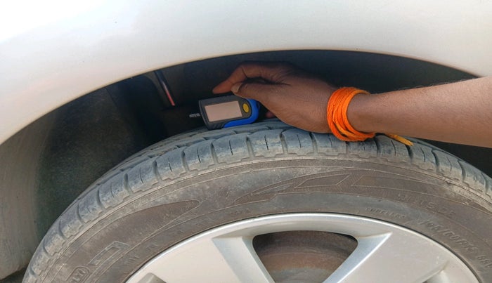 2016 Skoda Rapid 1.5 TDI CR AMBITION PLUS AT, Diesel, Automatic, 1,21,025 km, tyre