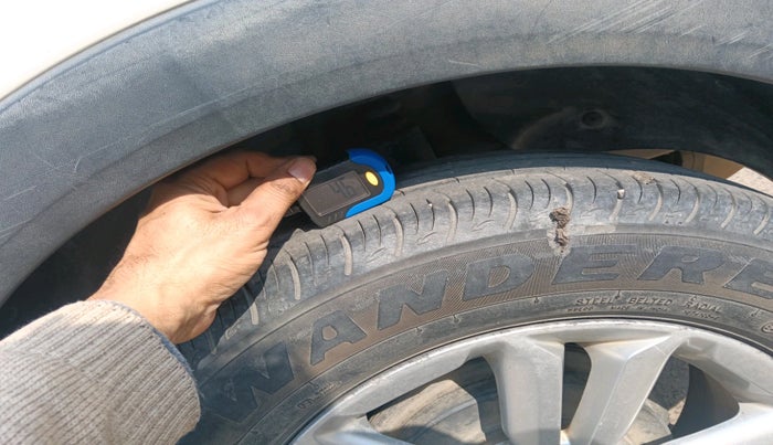 2017 Hyundai Creta SX PLUS 1.6 DIESEL, Diesel, Manual, 1,32,851 km, tyre